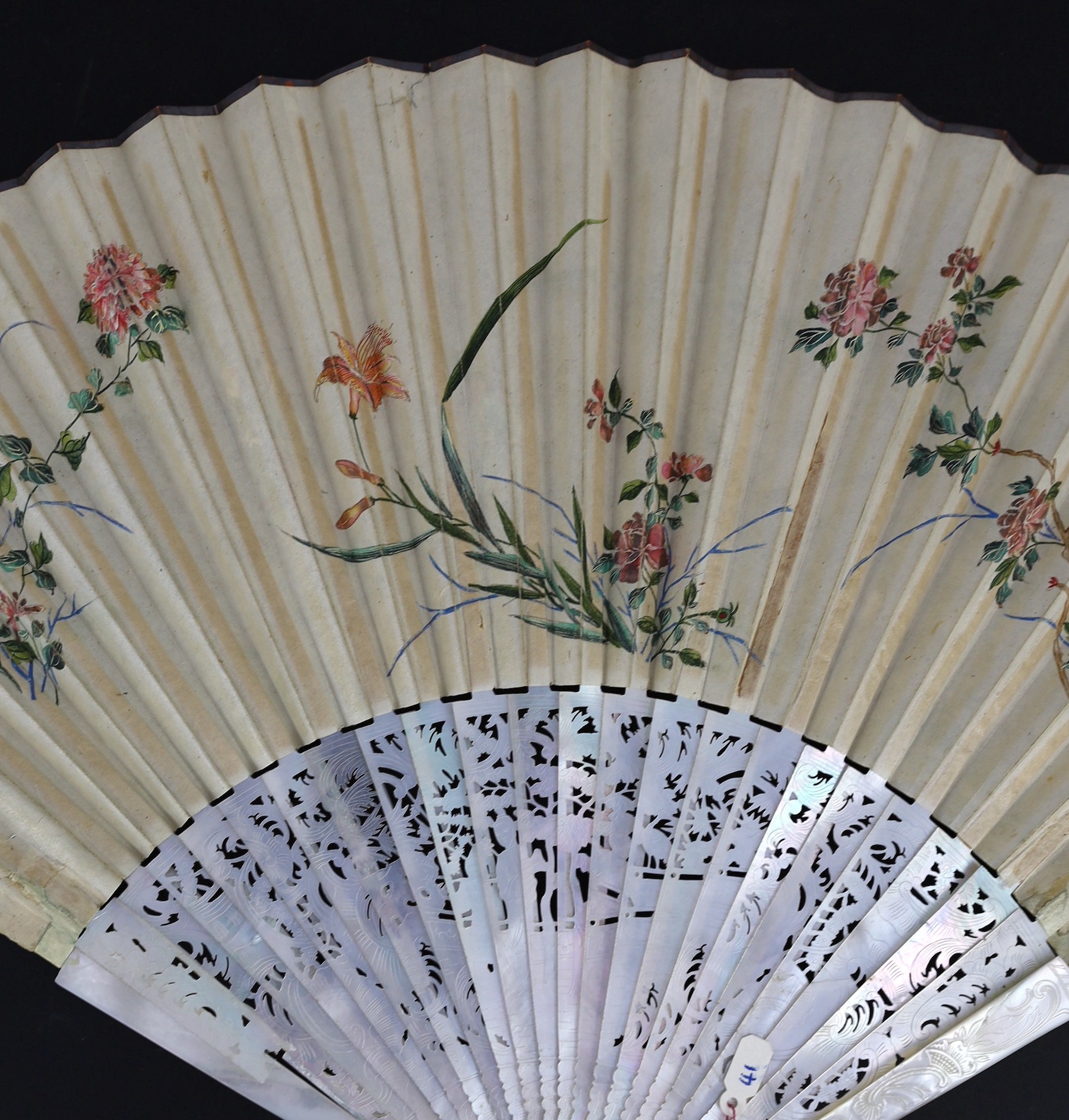 A Chinese painted leaf fan with mother-of-pearl sticks, 19th century, 28cm, some damage to mother-of-pearl